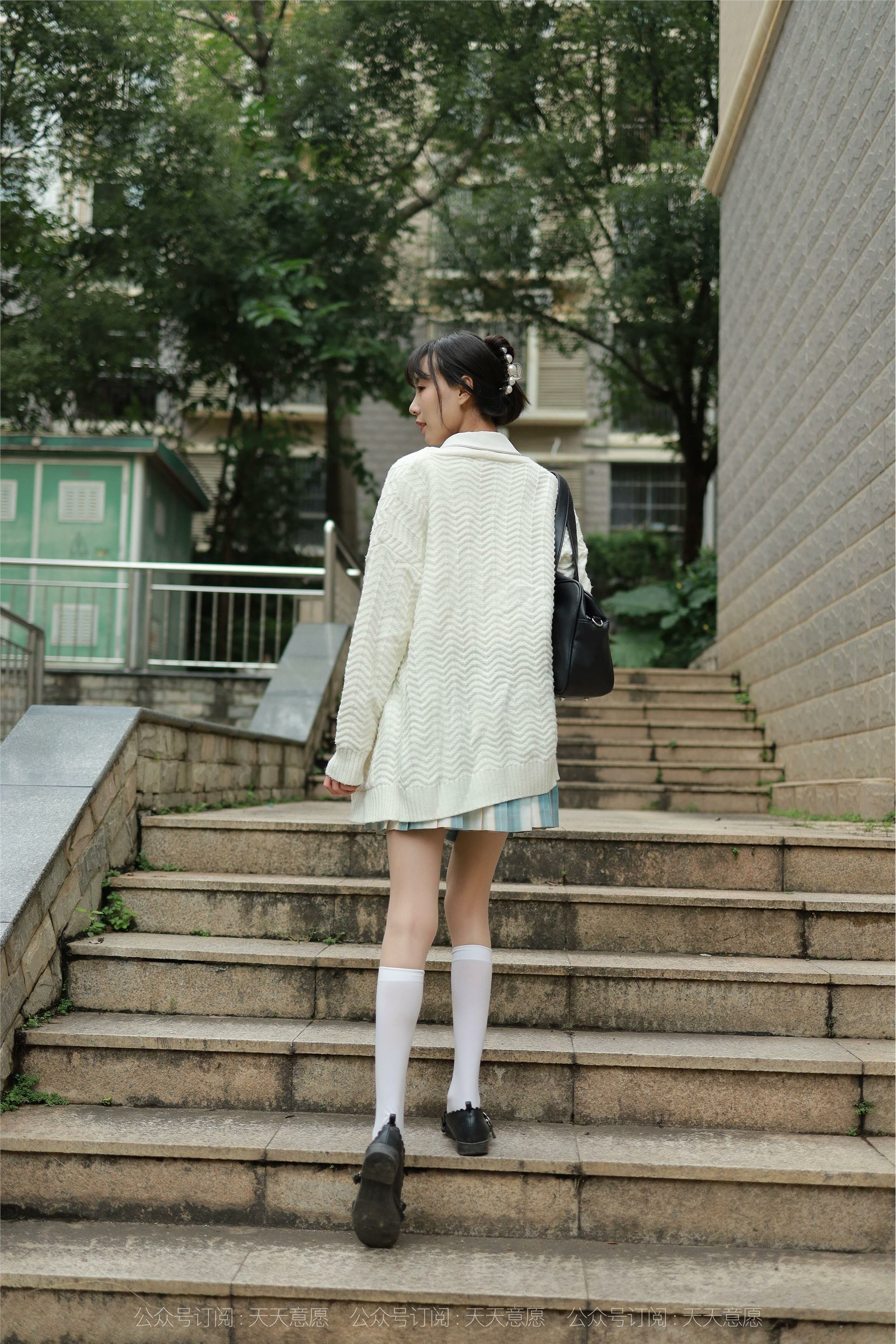 IESS异思趣向  2021.11.02 丝享家963：团团《长腿JK装》